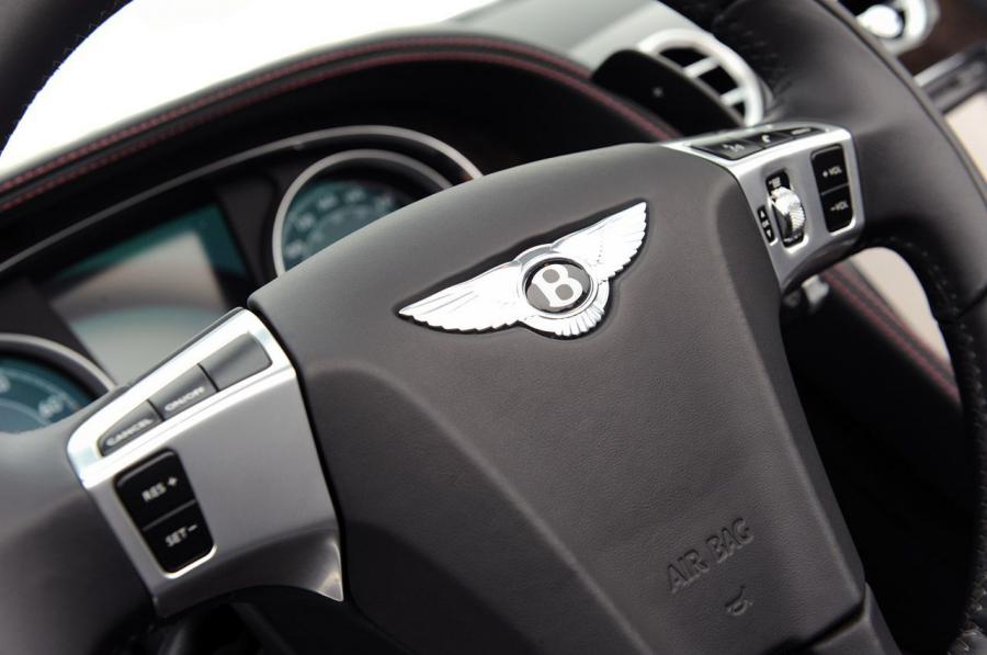  Bentley Continental GTC 2012 года  (фото 103 из 141)